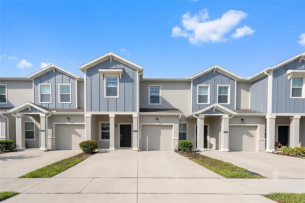 3 bed, 2.5 bath, 1840 sqft, $2,100 — Photo 3