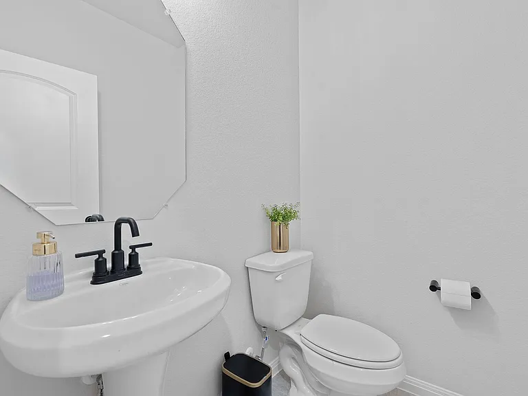 179 Kings Canyon Dr — Photo 21