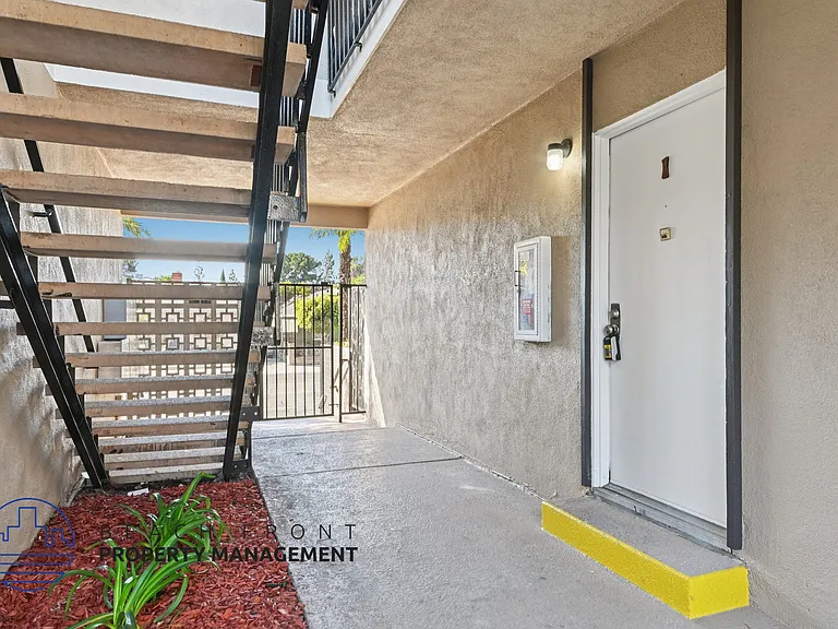 1105 N. Flower St. — Photo 20
