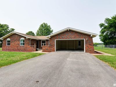 3519 E Lake Shore Dr, Taylorville, IL, 62568