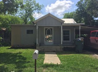 545 Flores St, Uvalde, TX 78801