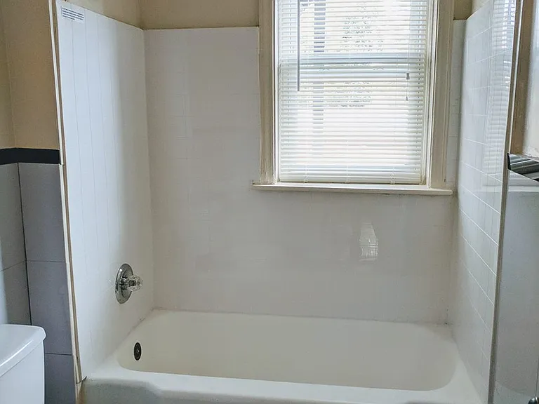 2702 Kensington Avenue — Photo 21