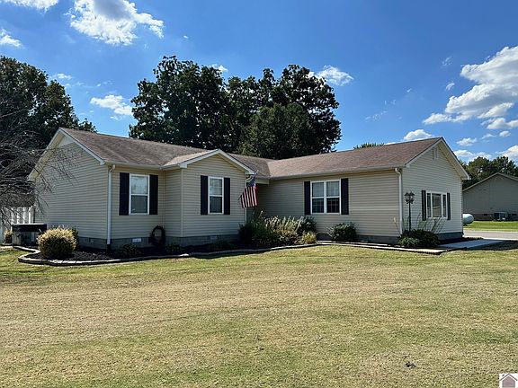 3rd image of 395 Kenneth Ln