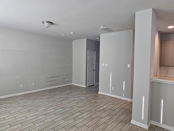 3rd image of 405 Unforgiven Ln