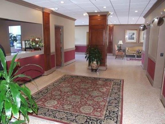 24 Hour Recption/Elevator