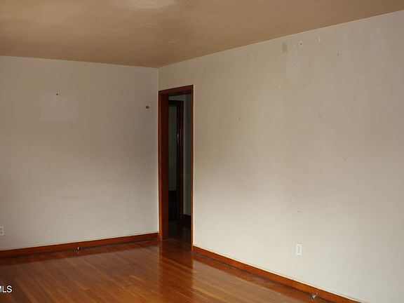 5th image of 3988 Memorial Blvd