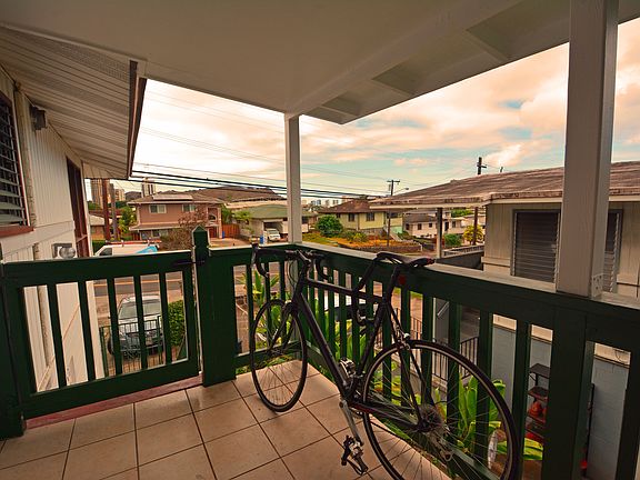 Large lanai.