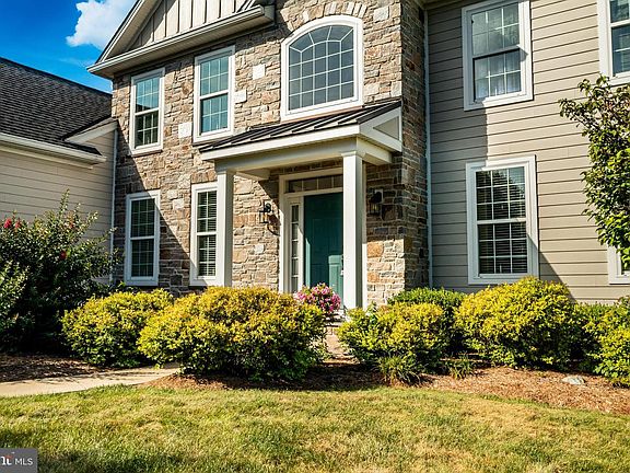 4th image of 328 Creek Crossing Ln