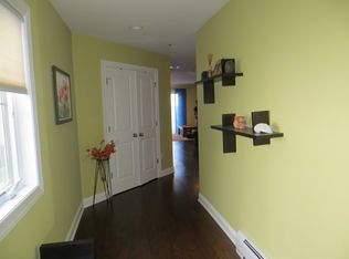 19 Maple St, Edgewater, NJ 07020