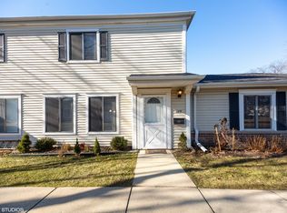 1113 Cove Dr #208-B, Prospect Heights, IL 60070