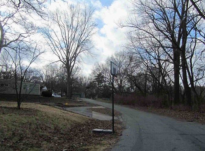 2nd image of 5921 Elm Ave