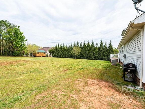 5th image of 2252 Picnic Dr