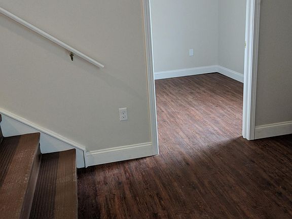 5th image of 2800 Main St #102