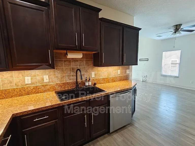 3107 Zeyno Dr — Photo 10