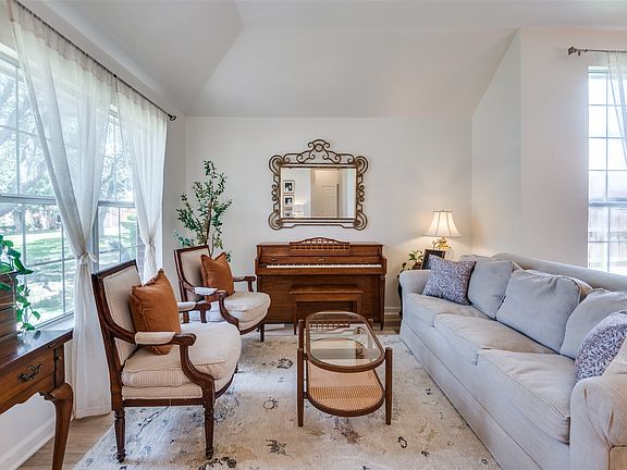 4th image of 208 Touchdown Dr