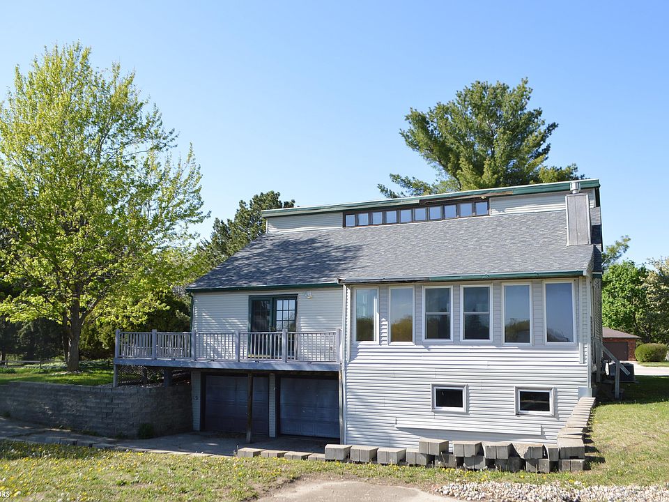 1st image of 659 3rd Pl SE