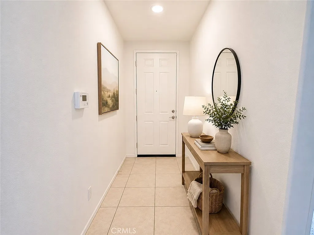 3 bed, 2.5 bath, 2544 sqft, $3,100 — Photo 2
