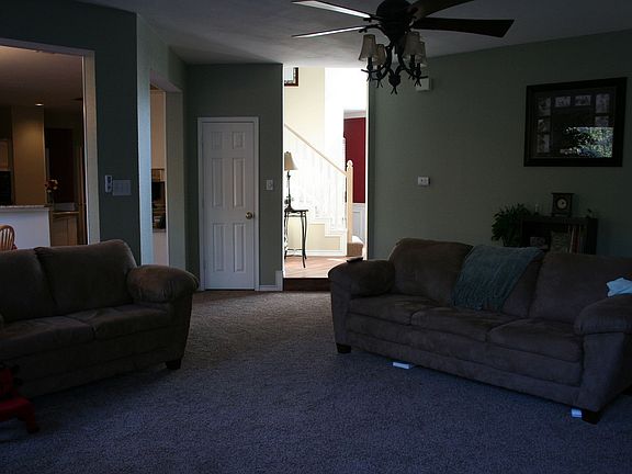 3rd image of 522 Greenwich Ln