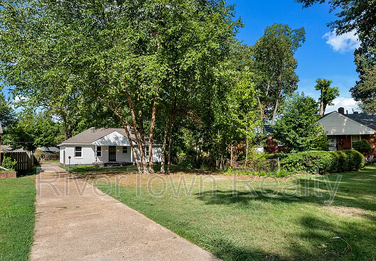 810 Indian Dr — Photo 3
