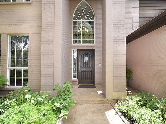 3rd image of 1606 Fall Creek Dr