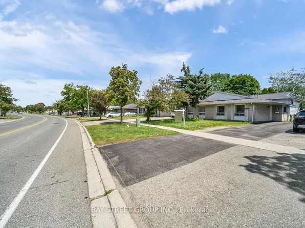 3068 Morning Star Dr, Mississauga, ON L4T 1X2