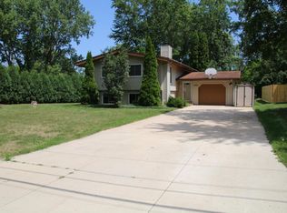 10156 S Nicholson Rd, Oak Creek, WI 53154