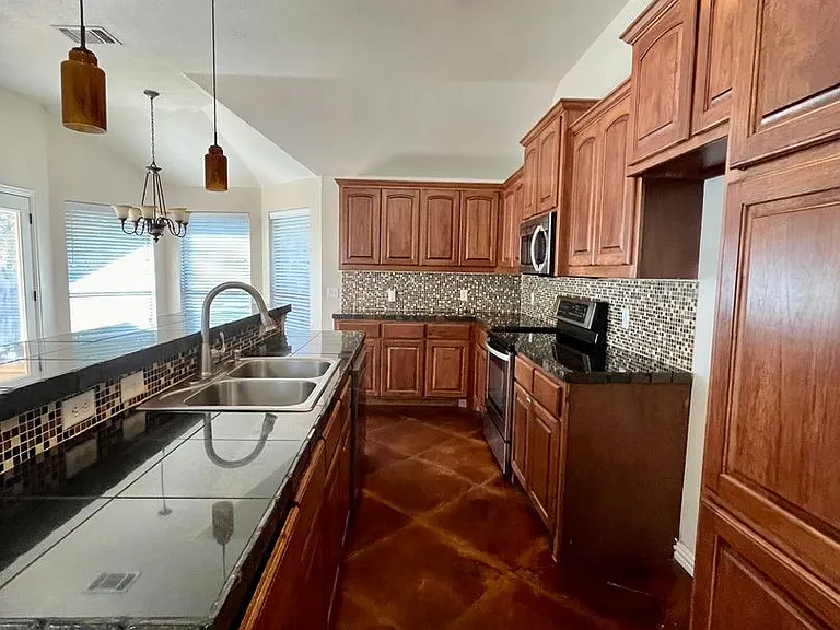 330 Jade Ln — Photo 7