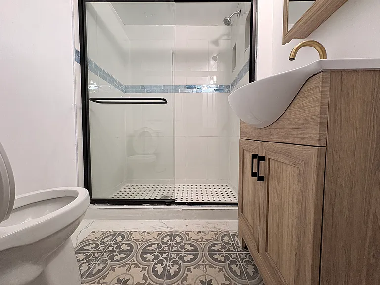 1045 Flemington St — Photo 17
