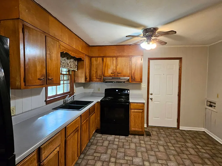 2329 Regan Ave — Photo 5