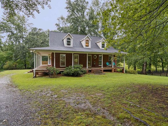 3rd image of 83 Russell Rd