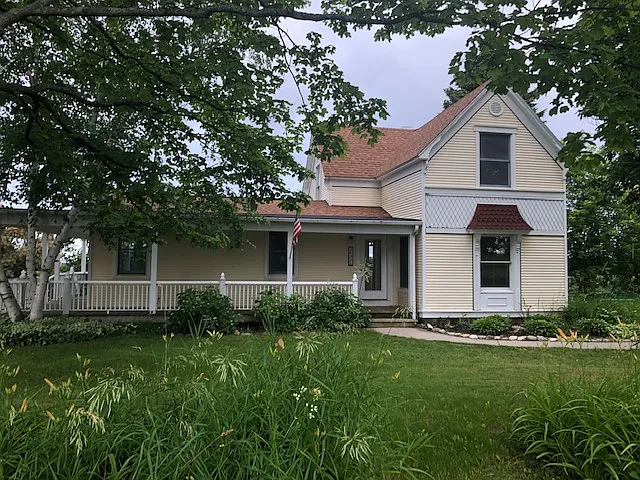 16331 Center Rd — Photo 1