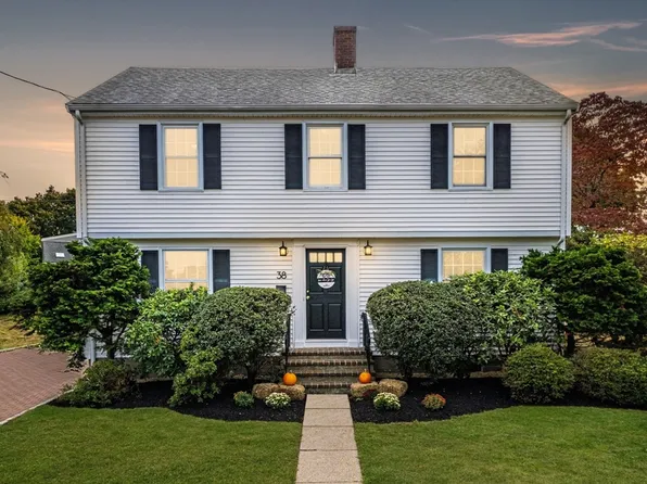 38 Old Salem Rd, Marblehead, MA 01945