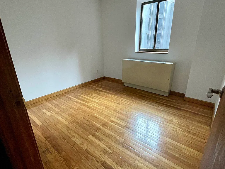 370 W 30th St #2B — Photo 2