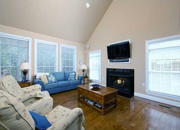 3rd image of 5636 Avenwood Cir