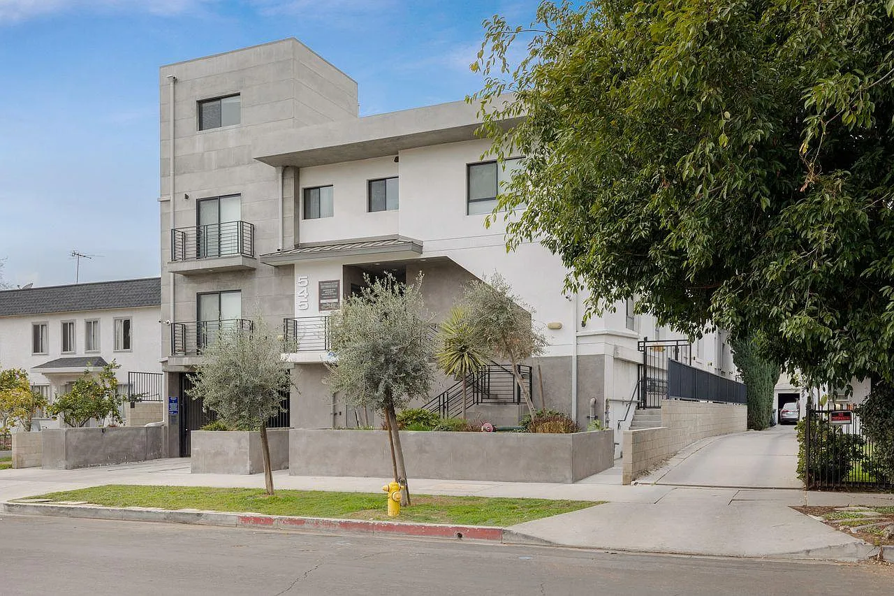 1 bed, 1.5 bath, 850 sqft, $2,650 — Photo 3