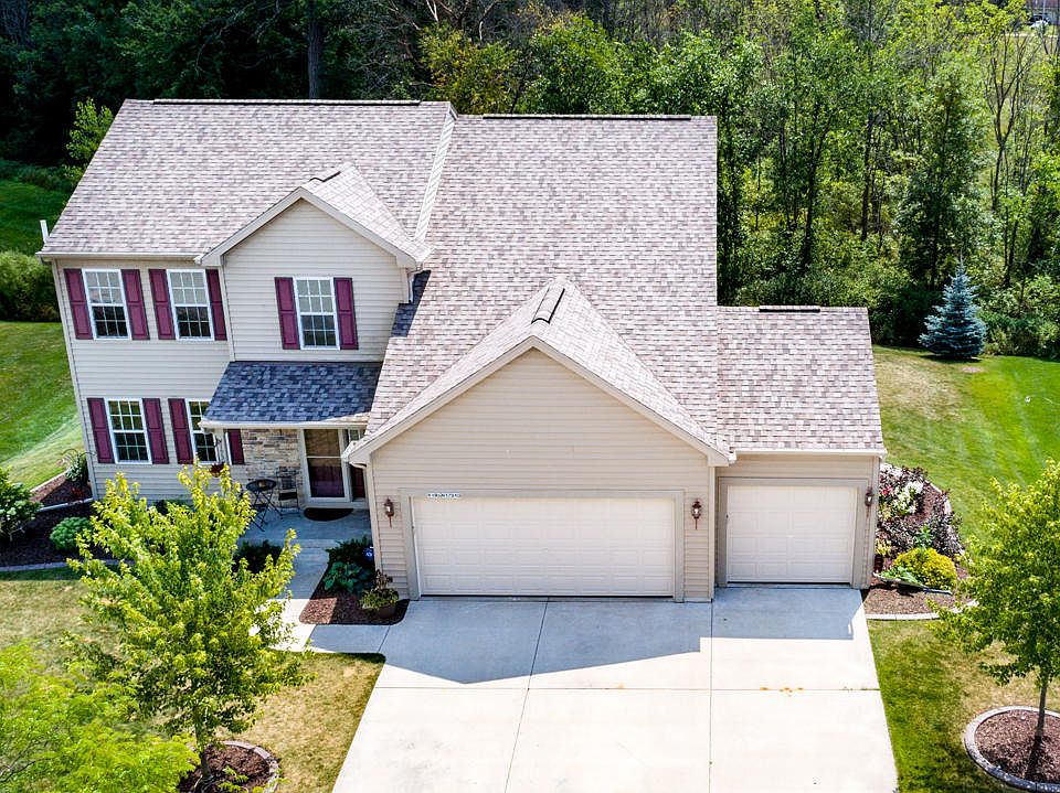 1st image of W195N17310 English Oaks Dr