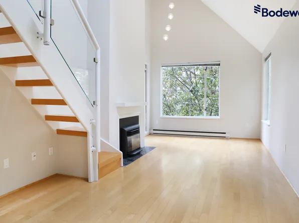 1558 Harwood St, Vancouver, BC V6G 1X9