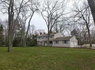 3 Tetreault Dr, Walpole, MA 02081