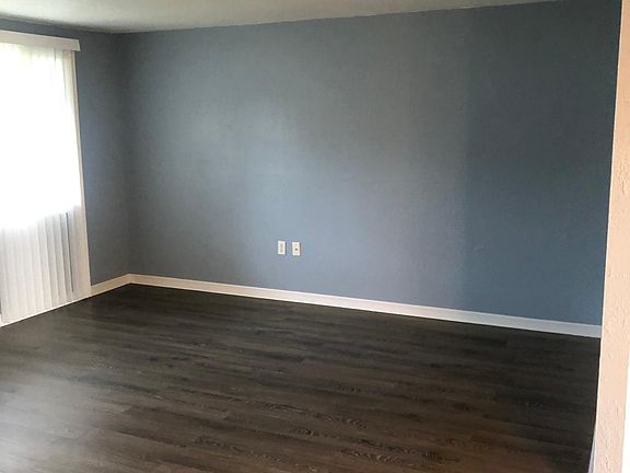 4th image of 2123 Smithfield Cir S