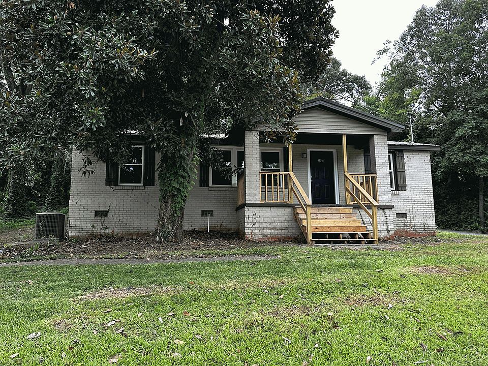 1st image of 2427 1st St E