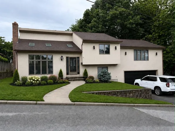 318 Heather St, Cranston, RI 02920