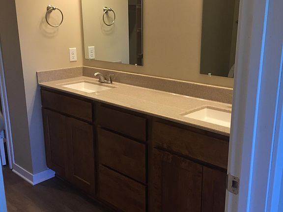 2nd image of 1060 Augusta Dr