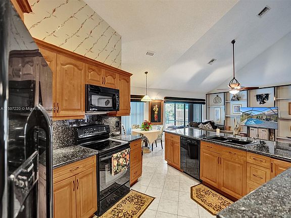 3rd image of 5772 SW 88th Ter