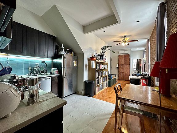 3rd image of 206 Wyckoff Ave #2L