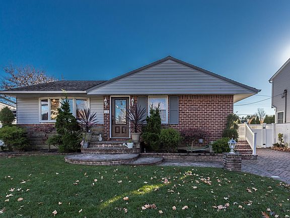 3rd image of 34 Cornell Ave