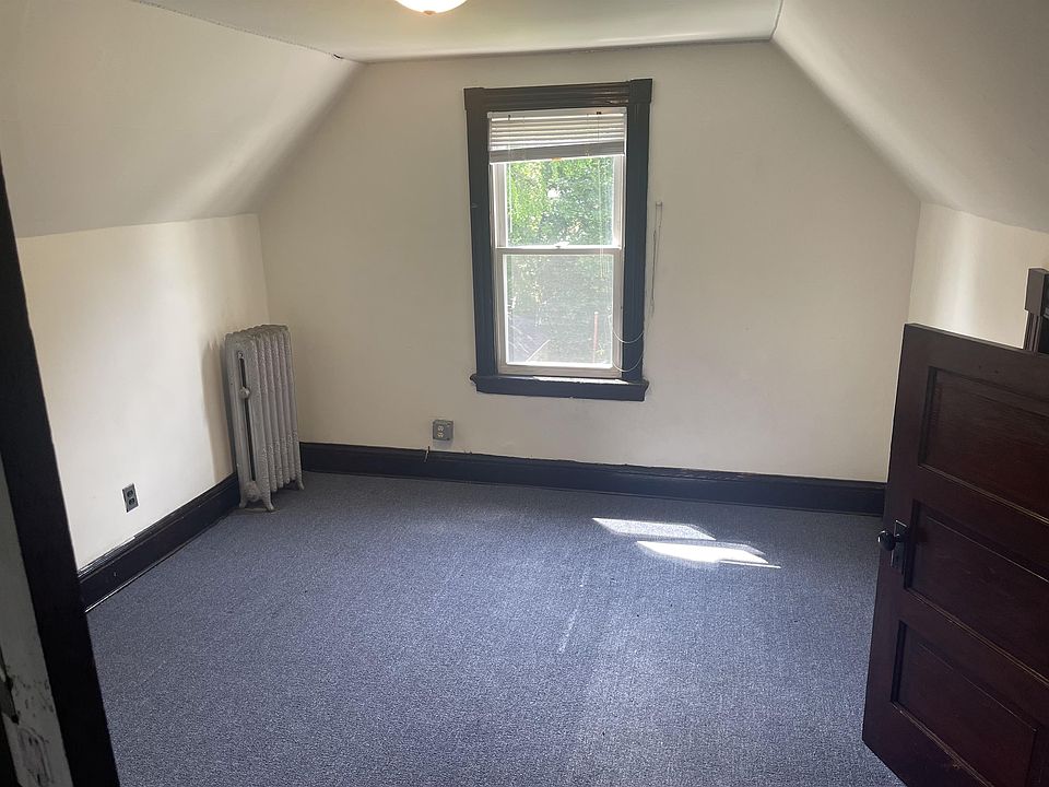 1st image of 33 Mine St #3