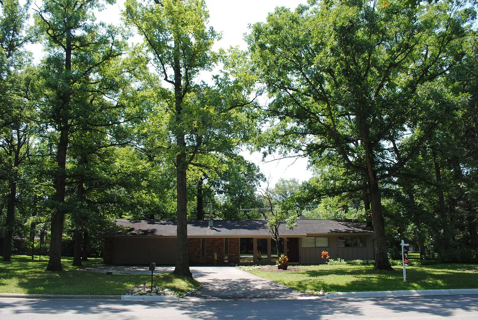 7 Cambridge Ln photo 1