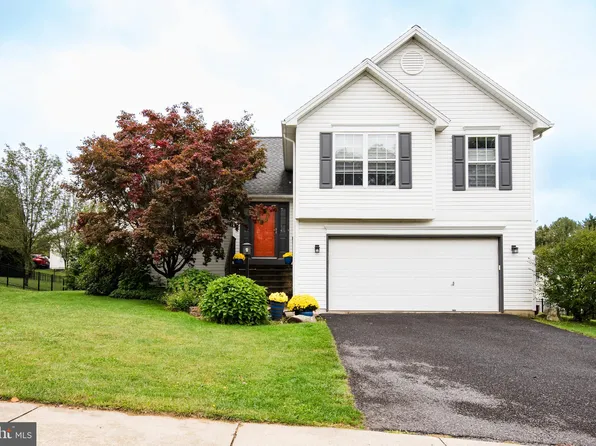121 Forest Glen Cir, Port Matilda, PA 16870