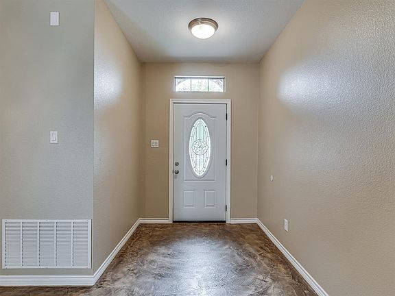 3rd image of 710 Jennie Marie Cir