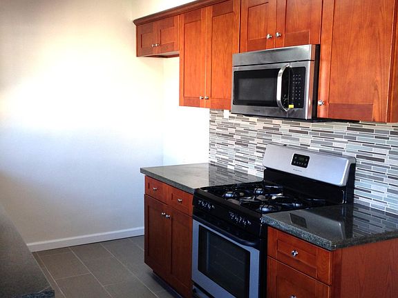 3rd image of 4304 Babcock Ave APT 305